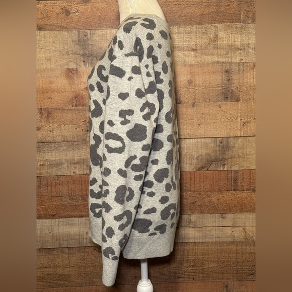 Daily Ritual Gray Heather Leopard Print Jacquard Ultra Soft Sweater size Large - Picture 3 of 9